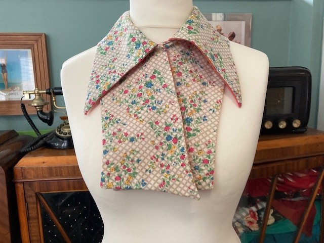 A flower patterned vintage collar.